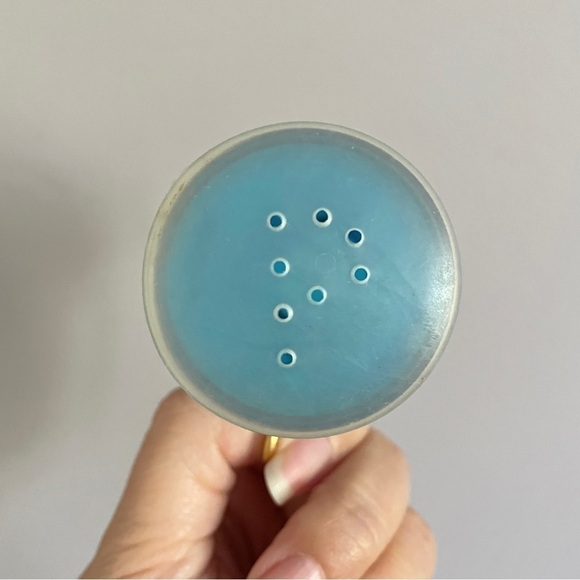 Vintage Hawaii Red Blue Plastic Salt & Pepper Shakers - made in Japan 🇯🇵 - Picture 6 of 11